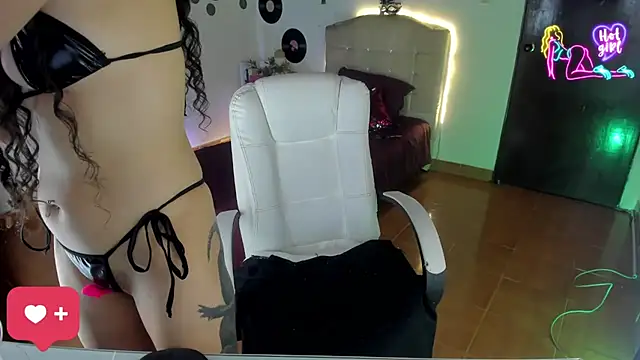 Snapshot of vampirellaa_crazy_ chatting on 06.25.26 vampirellaa crazy online show from 06.25.26