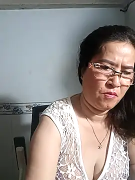 Snapshot of phnz chatting on 02.15.25 phnz online show from 02.15.25
