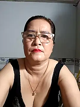 Snapshot of phnz chatting on 02.26.25 phnz online show from 02.26.25