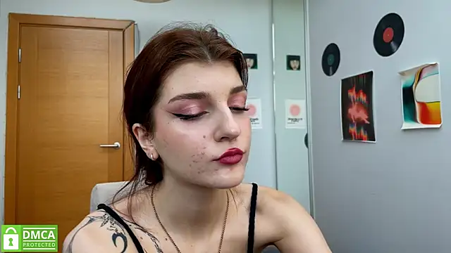 Snapshot of Bunny_ShyGirl chatting on 02.14.25 Bunny ShyGirl online show from 02.14.25