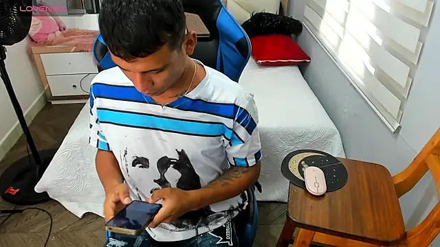 Snapshot of Backsex_boy chatting on 10.06.25 Backsex boy online show from 10.06.25