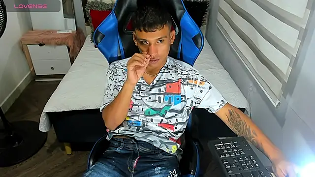 Snapshot of Backsex_boy chatting on 10.12.25 Backsex boy online show from 10.12.25