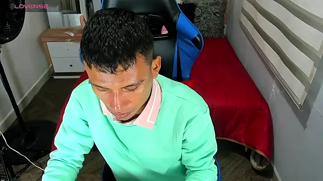 Snapshot of Backsex_boy chatting on 10.30.25 Backsex boy online show from 10.30.25