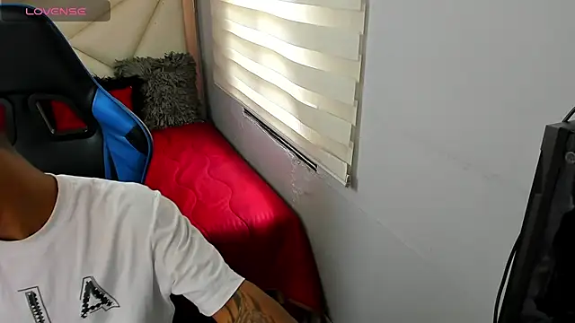 Snapshot of Backsex_boy chatting on 10.31.25 Backsex boy online show from 10.31.25