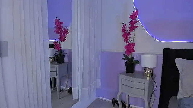 Julieta Cortes   online show from 12.28.24