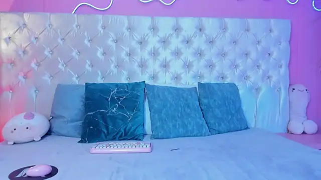 Julieta Cortes   online show from 12.16.25