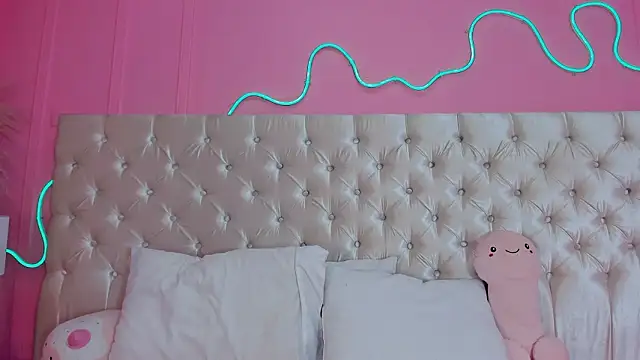 Julieta Cortes   online show from 02.23.26