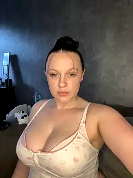 Snapshot of riri_bstvx chatting on 09.24.25 riri bstvx online show from 09.24.25