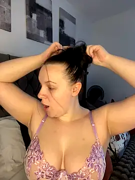 Snapshot of riri_bstvx chatting on 10.30.25 riri bstvx online show from 10.30.25