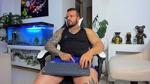 Snapshot of Johnnygrayson1 chatting on 09.28.25 Johnnygrayson1 online show from 09.28.25