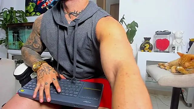 Snapshot of Johnnygrayson1 chatting on 10.05.25 Johnnygrayson1 online show from 10.05.25