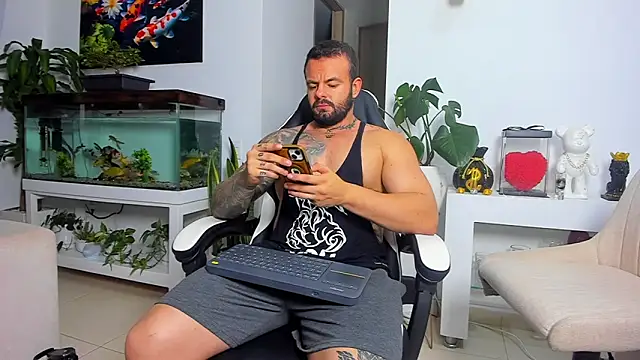 Snapshot of Johnnygrayson1 chatting on 10.06.25 Johnnygrayson1 online show from 10.06.25