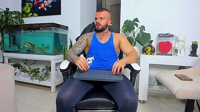 Snapshot of Johnnygrayson1 chatting on 10.10.25 Johnnygrayson1 online show from 10.10.25