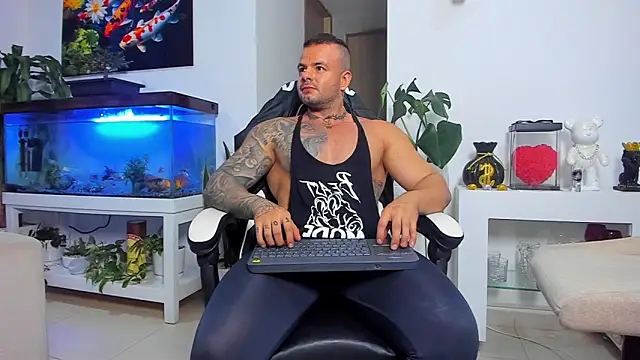 Snapshot of Johnnygrayson1 chatting on 10.29.25 Johnnygrayson1 online show from 10.29.25