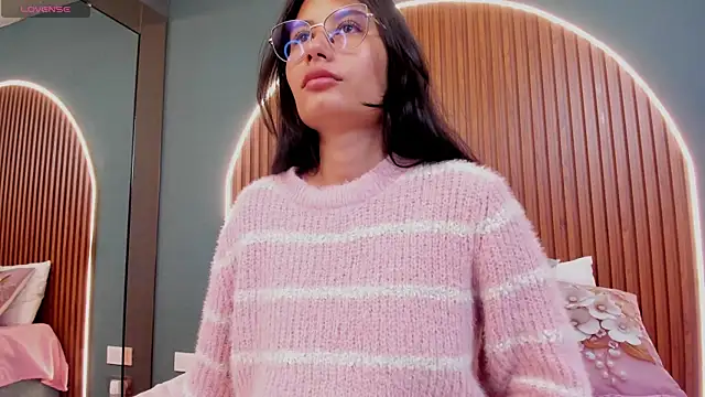 Snapshot of NayeCloud chatting on 10.17.25 NayeCloud online show from 10.17.25