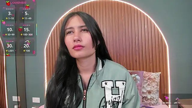 Snapshot of NayeCloud chatting on 10.21.25 NayeCloud online show from 10.21.25