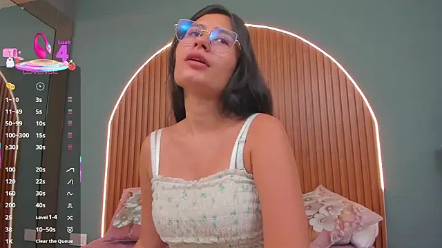 NayeCloud online show from 12.18.25