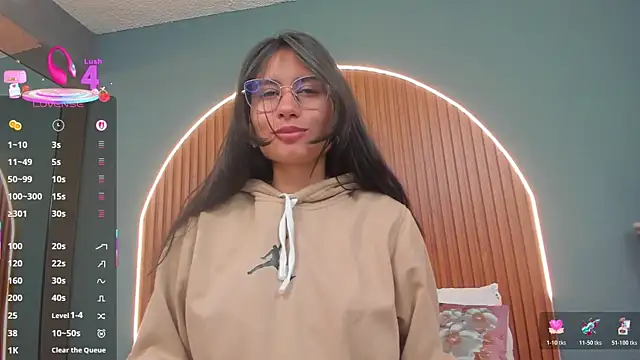 NayeCloud online show from 12.22.25