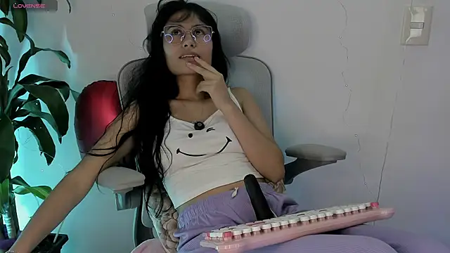 NayeCloud online show from 04.11.26