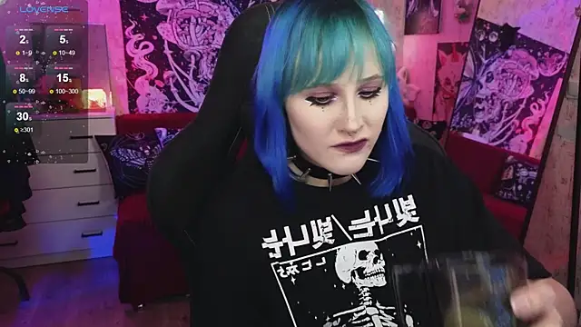 Snapshot of little_Elika chatting on 10.03.25 little Elika online show from 10.03.25