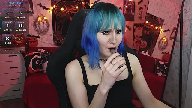 Snapshot of little_Elika chatting on 10.16.25 little Elika online show from 10.16.25