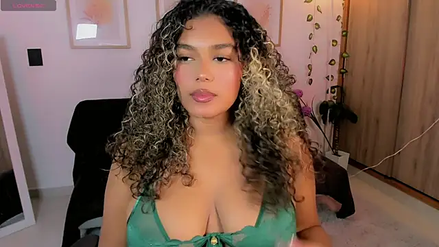 Snapshot of aleja_montiel__ chatting on 05.07.26 aleja montiel online show from 05.07.26