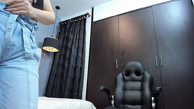 Dania moore  online show from 01.23.25