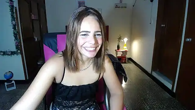 Snapshot of danielle_rose_1 chatting on 02.11.25 danielle rose 1 online show from 02.11.25