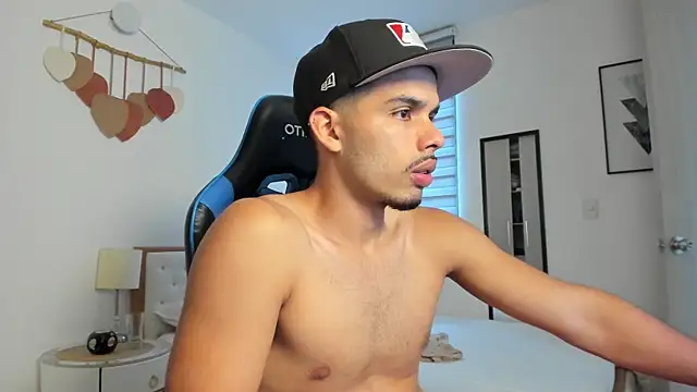 Snapshot of mateoleonee chatting on 09.18.25 mateoleonee online show from 09.18.25