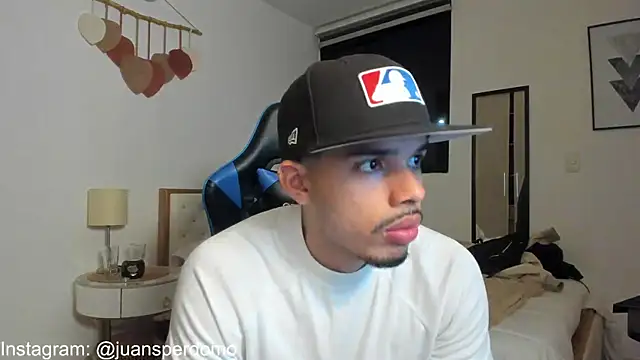 Snapshot of mateoleonee chatting on 09.21.25 mateoleonee online show from 09.21.25