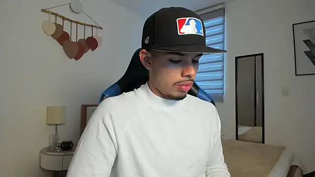 Snapshot of mateoleonee chatting on 09.22.25 mateoleonee online show from 09.22.25