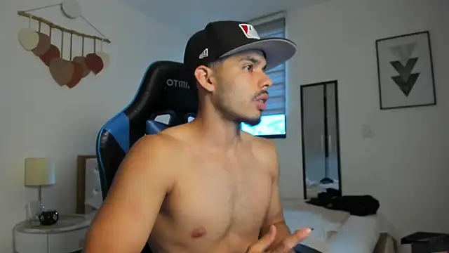 Snapshot of mateoleonee chatting on 09.29.25 mateoleonee online show from 09.29.25