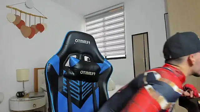 Snapshot of mateoleonee chatting on 10.13.25 mateoleonee online show from 10.13.25