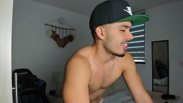 Snapshot of mateoleonee chatting on 10.14.25 mateoleonee online show from 10.14.25