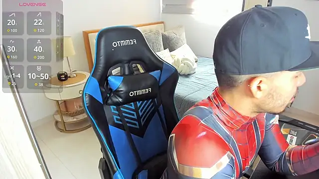 Snapshot of mateoleonee chatting on 10.16.25 mateoleonee online show from 10.16.25