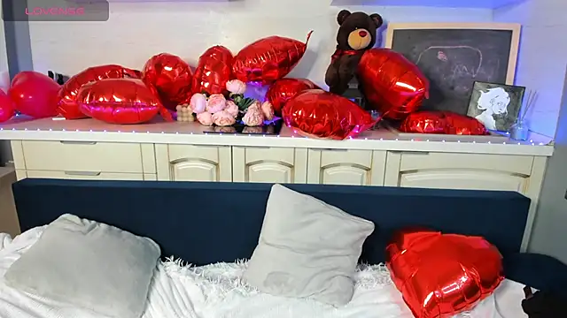 Hellen Moore online show from 02.10.25