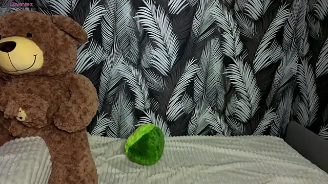 Hellen Moore online show from 09.23.25