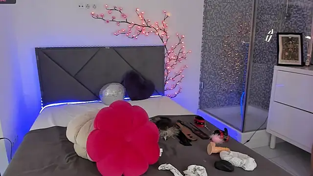 CassieEvans online show from 10.08.25