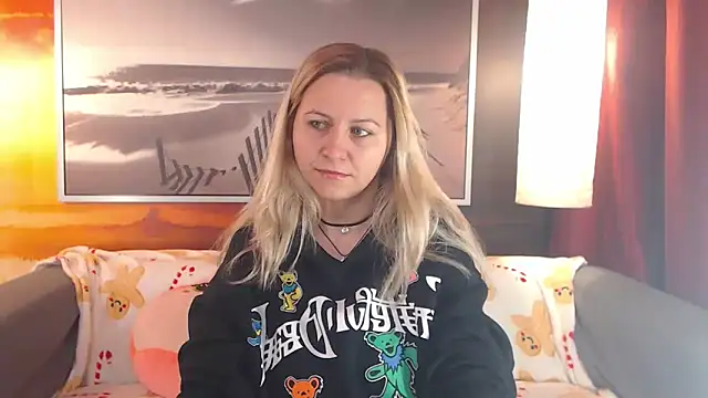 Snapshot of BigBoobsARRI chatting on 12.13.24 BigBoobsARRI online show from 12.13.24