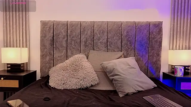 Snapshot of Ema_Stone65 chatting on 09.17.25 Ema Stone65 online show from 09.17.25