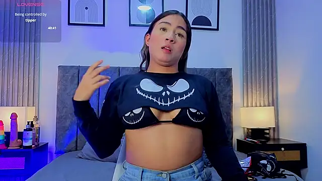 Snapshot of Ema_Stone65 chatting on 09.22.25 Ema Stone65 online show from 09.22.25