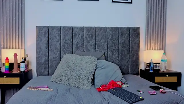 Snapshot of Ema_Stone65 chatting on 10.17.25 Ema Stone65 online show from 10.17.25