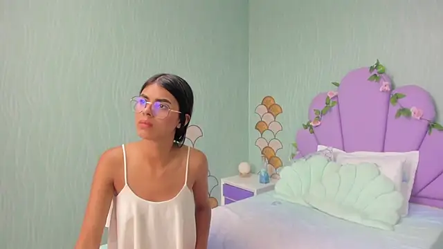 Isa little4u online show from 12.31.24