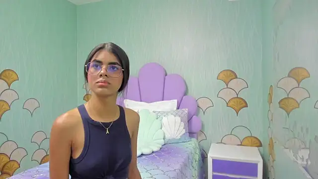 Isa little4u online show from 01.03.25