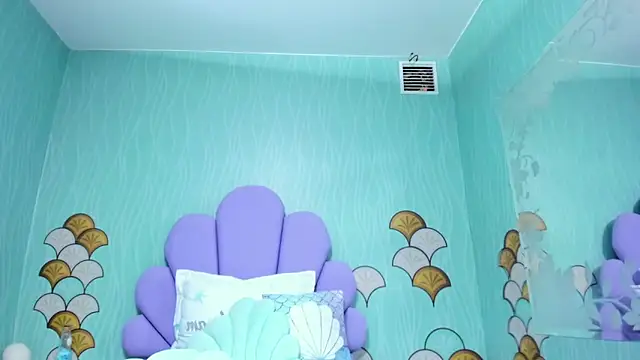 Isa little4u online show from 01.04.25