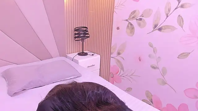 Isa little4u online show from 01.06.25