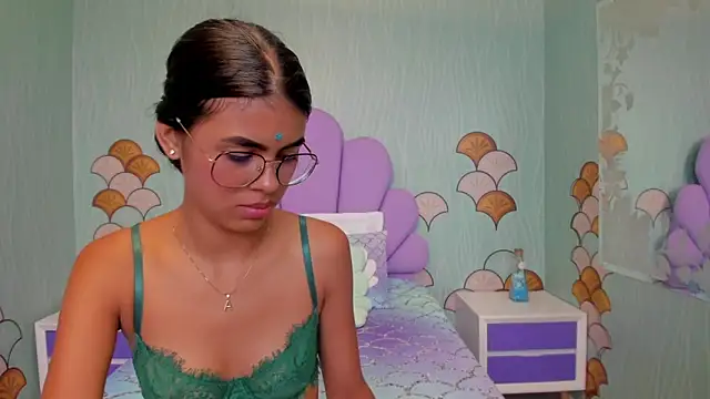 Isa little4u online show from 01.07.25