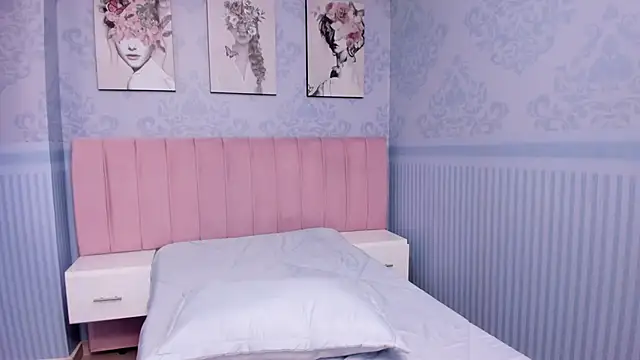 Isa little4u online show from 01.08.25