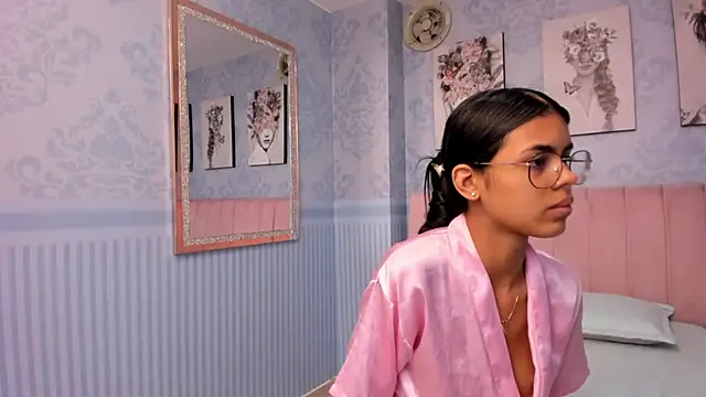 Isa little4u online show from 01.14.25