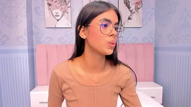 Isa little4u online show from 01.18.25